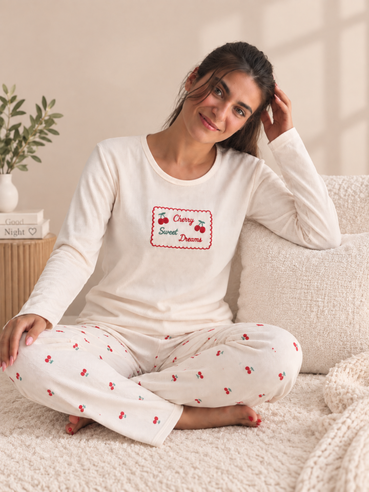 Ecru Cherry Dreams Waffle Pijama Takımı – Uzun Kollu