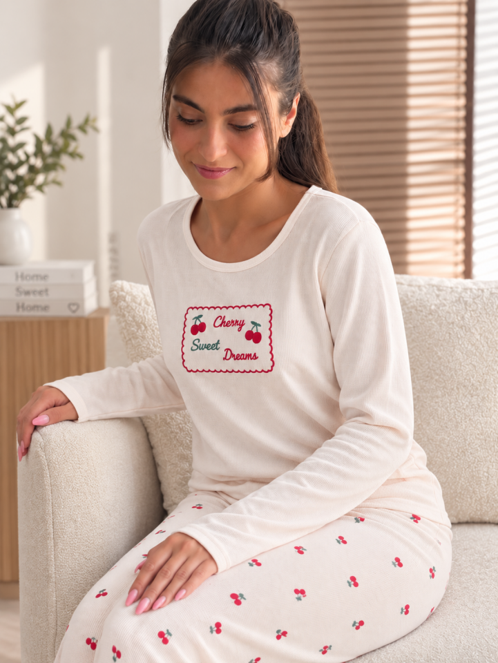 Ecru Cherry Dreams Waffle Pijama Takımı – Uzun Kollu